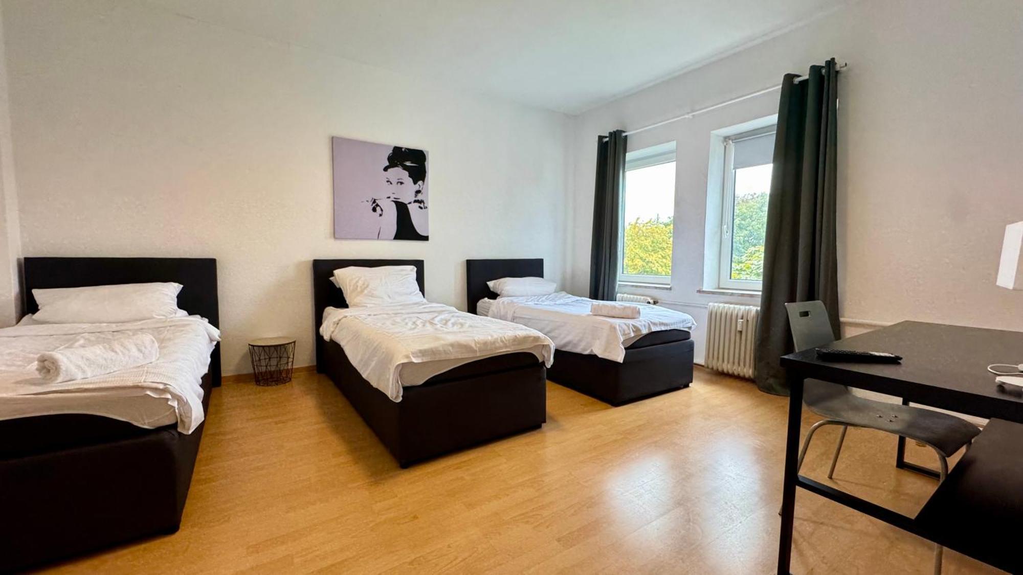 Apartments Im Herzen Von Neumuenster Innenstadt & Hbf Fusslaeufig, Mit Privatparkplatz Exterior foto